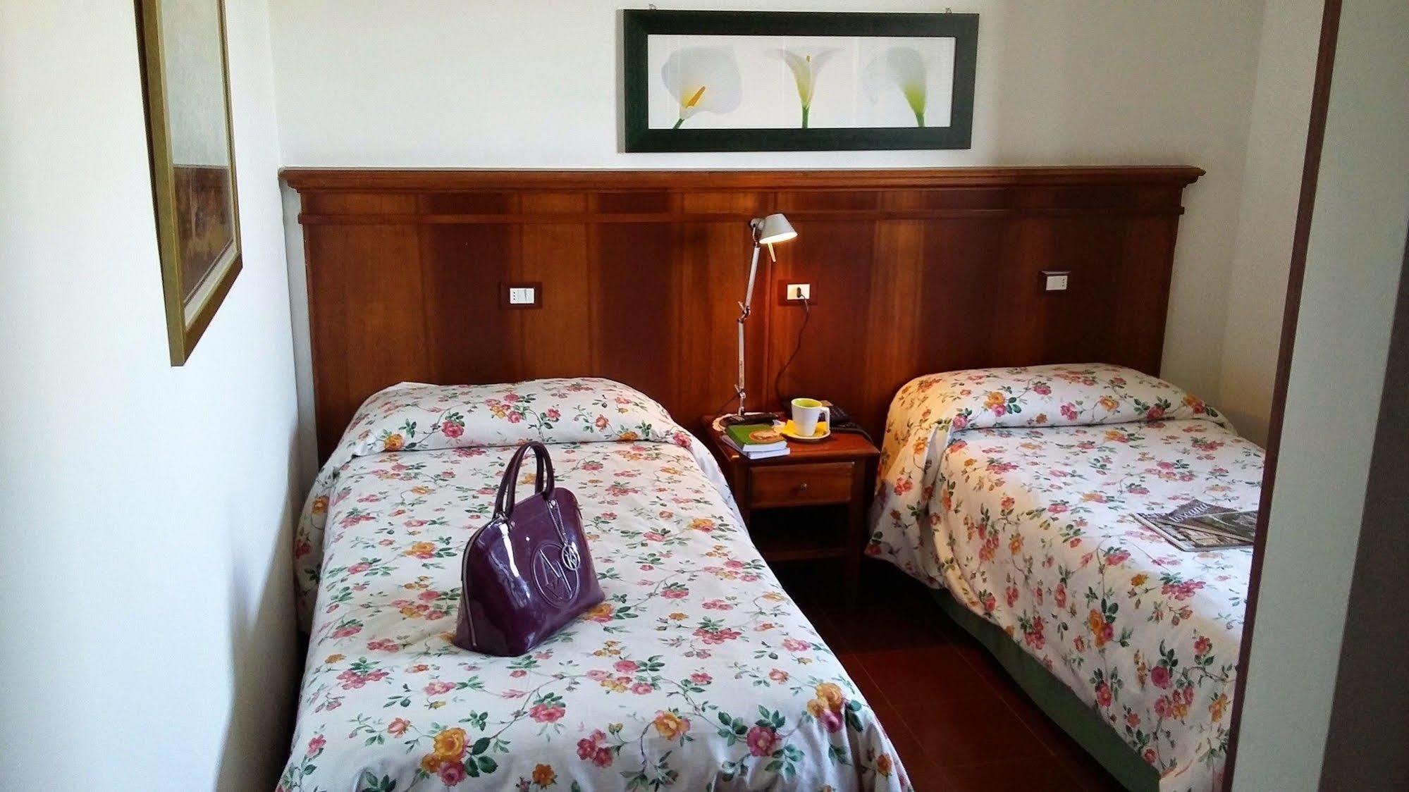 Hotel Porta Romana Di Luce Hotels เซียนา ภายนอก รูปภาพ
